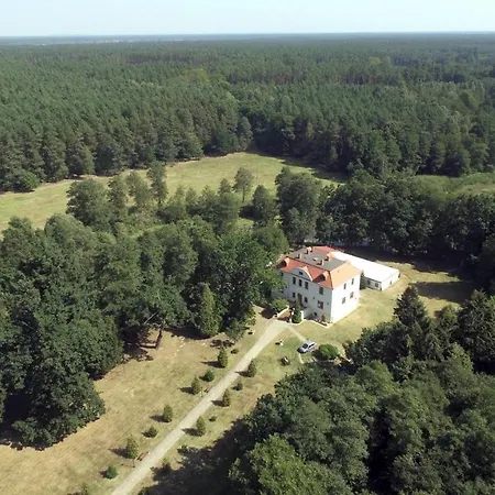 Palacyk Lakomin منتجع *